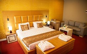 Hotel Deluxe